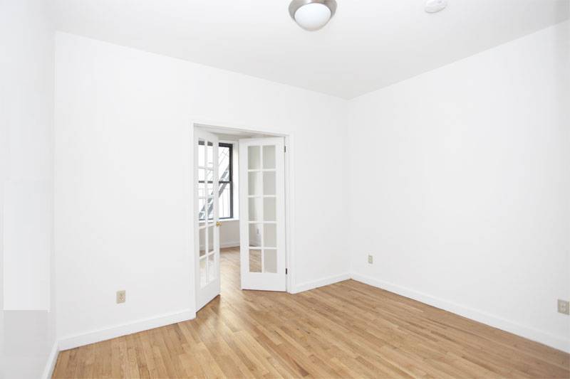 LARGE, Sun-drenched 1BR for STEAL in the Upper East Side in Well Maintained Building.  