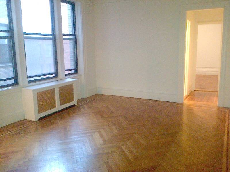 Junior 4! LARGE ONE BEDROOM OFF CENTRAL PARK! DOGS WELCOME!