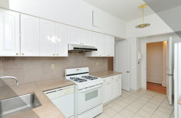 Spacious 4 Bedroom 3 Baths in Midtown West. Granite Counter tops with Stainless Steel Appliances,Custom Cabinets,Marble Bathrooms,High Ceilings.