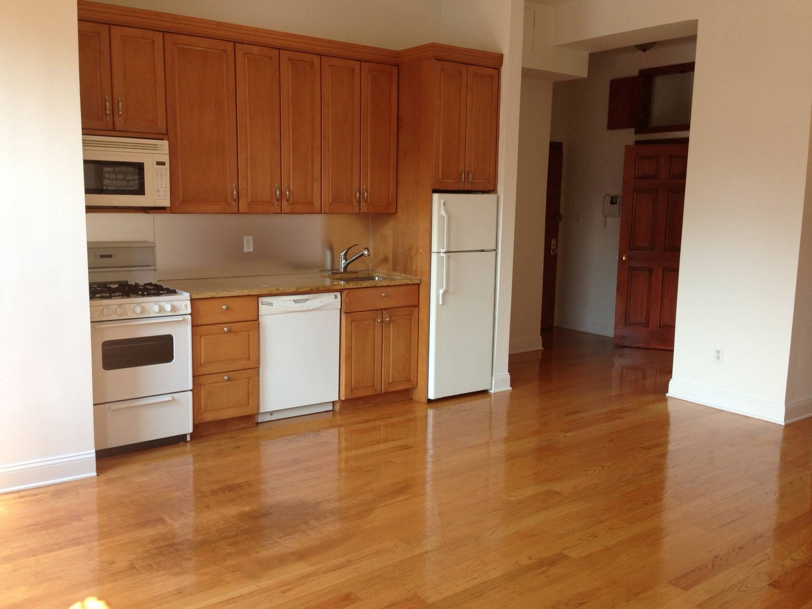 LOCATION ! LOCATION ! LOCATION ! LARGE 1BED | 1BATH ON 77th St & Columbus Ave 
