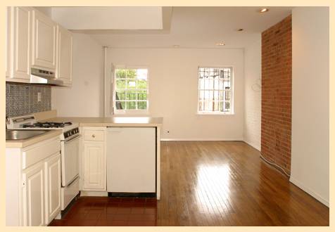 Studio Apartment near the subway! Exposed brick and lots of natural light!
