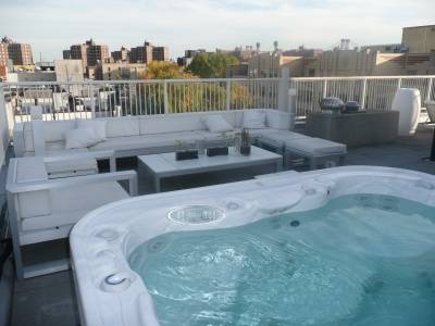 Penthouse with a roof deck and year-round outdoor hot tub!