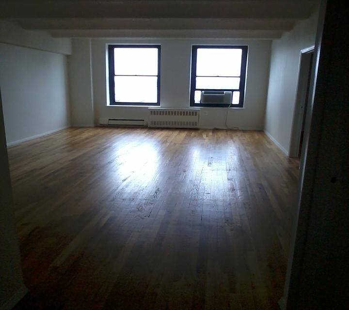 1300ft² - DOORMAN BLDG...SPACIOUS 3BD..1300 SF..BREATHTAKING RIVER VIEW..BEAUTIFUL SUNNY ..IMMENSE...XXLARGE..STEPS FROM THE PATH TRAIN
