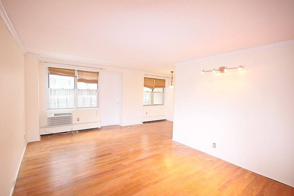 303 West 66th Street!Prime Upper West Side Lincoln Square Location~ Steps to Riverside Park~