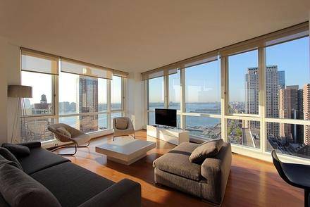 Spacious and Contemporary 1 Bedroom Condo in TribeCa For Sale 