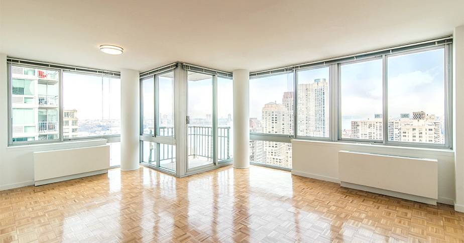 *Rare Floorplan* U.W.S. Full Service Corner 1 BD / 1.5 BATH  features Flr-to-Clg windows, Dining Area, 5 Closets, Entry Foyer & More. Steps away from Whole Foods / Columbus Circle / Central Park 
