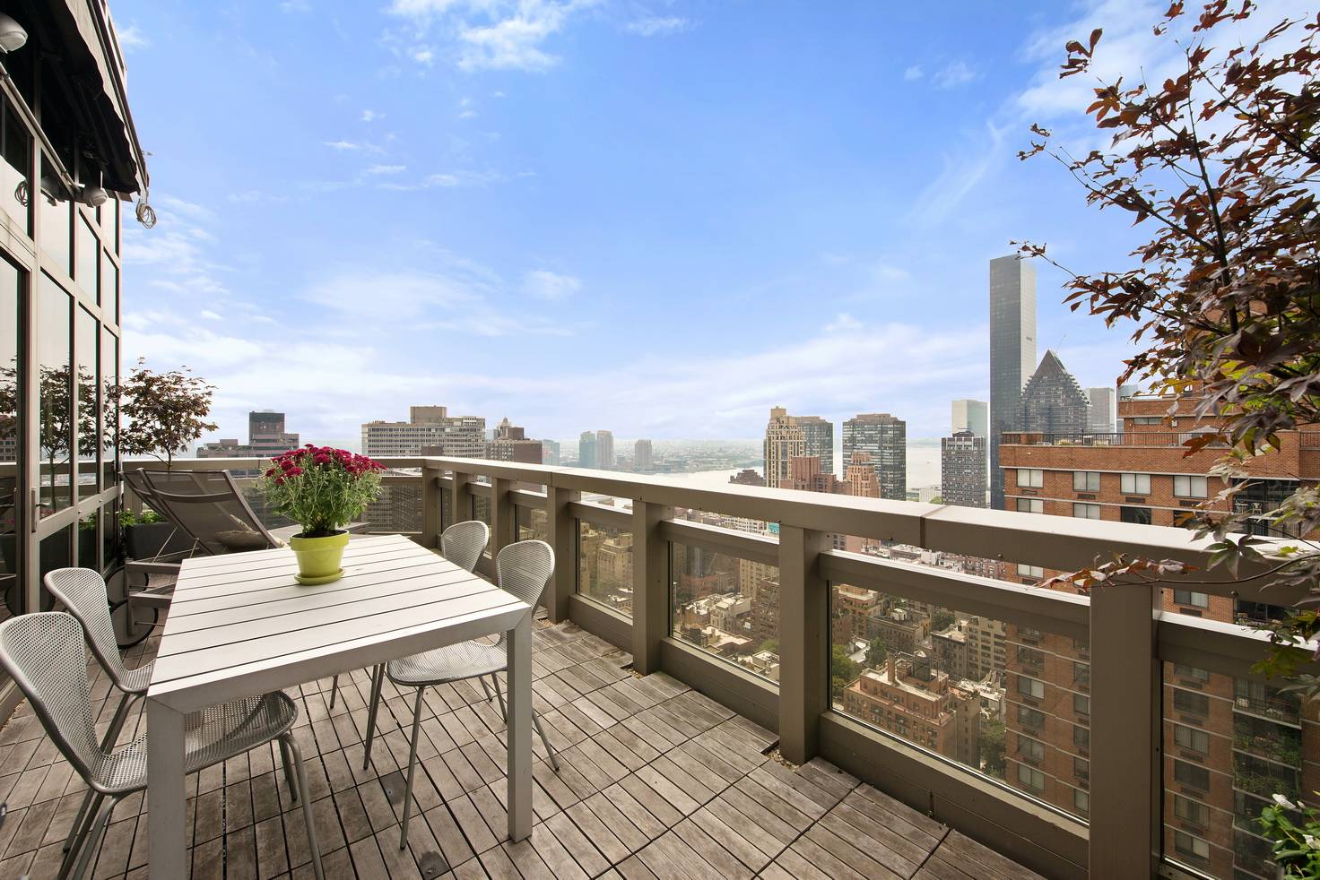 Penthouse 3 bed/3.5 Bath with Private Terrace at the Milan Condominium