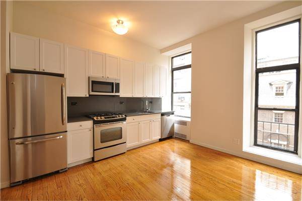 Flatiron District.  Spacious 2 Bedroom Apartment with Fireplace.  Rooftop Terrace with Breathtaking Views