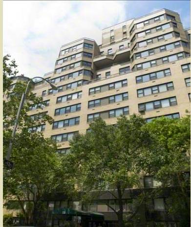 GREAT VALUE FOR 2 BEDROOM APARTMENT IN AN IDEAL LOCATION