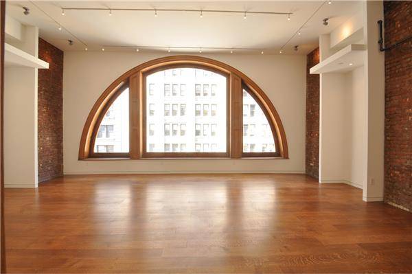 2500 SF, Elegnatly Renovated Prewar Loft w/ High End Finishes; Full Floor; One Block From Union Square