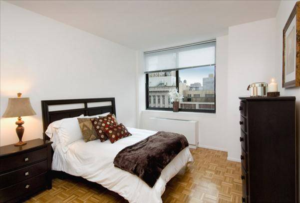 Stunning Corner One Bedroom with South Brooklyn/Verrazano Bridge View in Brooklyn Heights *Wont Last*
