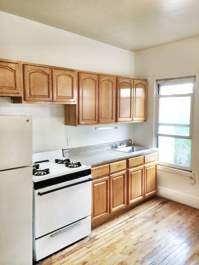 Clinton Hill One Bedroom with home office  Awesome Price and Location!