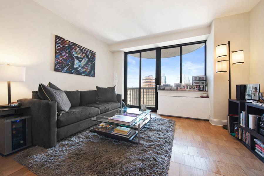 Fifth Avenue 3 bedroom 2 bath apartment with condo finishes in Flatiron's ultra-luxury full-service doorman building. 