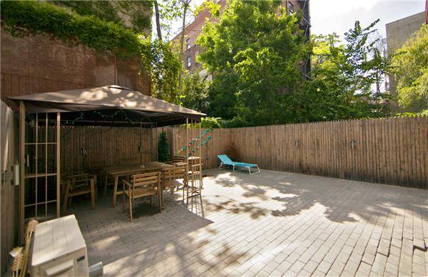 Sunny 3 bedroom in the east village, 1000sq f patio, washer/dryer, exposed brick, amazing deal 