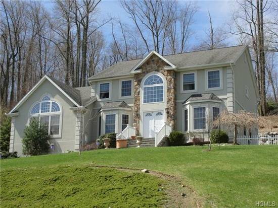 Charming Colonial Home in Stony Point, NY with Jacuzzi, BBQ, & massive yard!