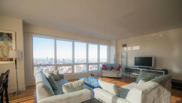 A BEAUTIFUL 'walk in the 'Central' Park' Full Service 4BD 4Bth on the Upper East Side!***