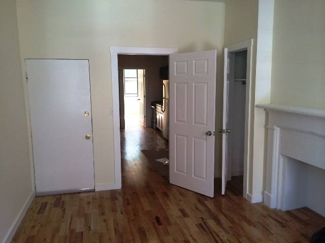 Beautiful Two Bedroom steps to Montrose Ave L
