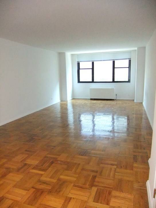 Studio $ 2850 prime location Midtown West/Hell's Kitchen/Clinton area futures Central Air Conditioning, Hardwood Floors, French Doors, Granite Bathroom  Separate Kitchen, Southern Exposure, Great closets spaces