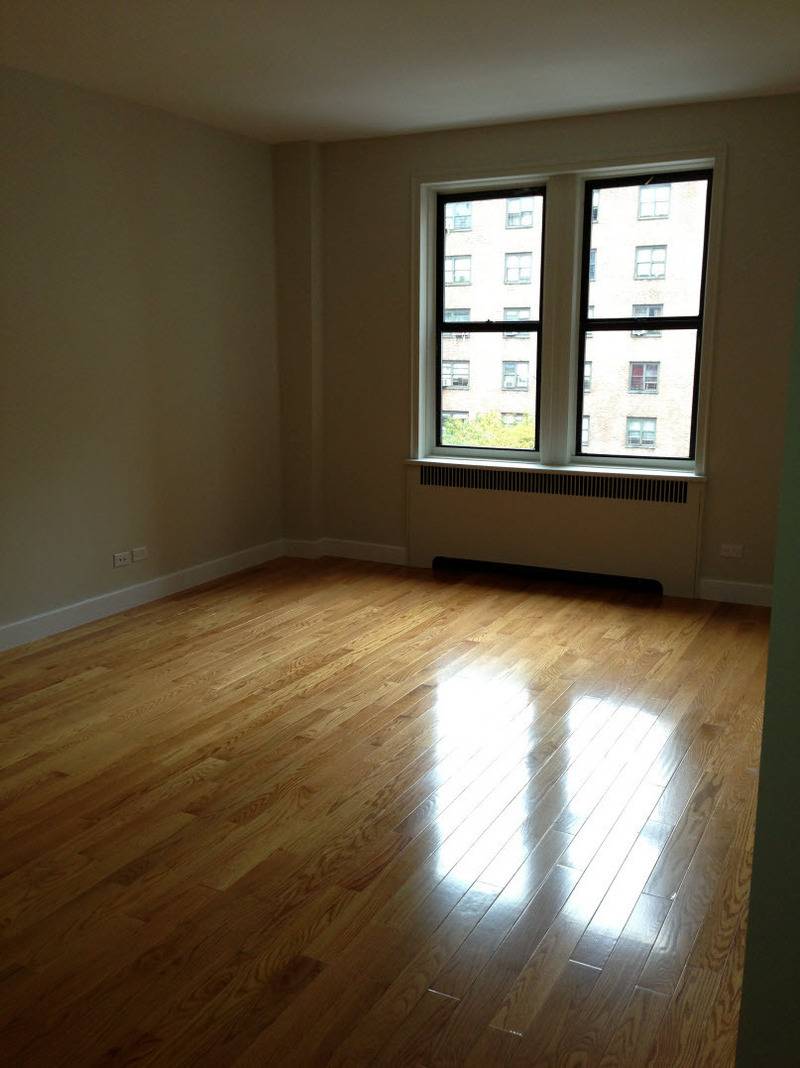 Chelsea/Meatpacking large studio with brand new kitchen!