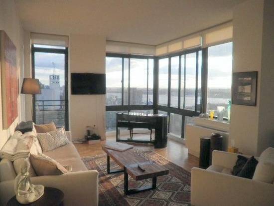 Corner Luxury Junior Four * Private Terrace * Dining Area * Roof Deck, Gym, Lounge * Prime Location ** Time Warner Center/Central Park West **