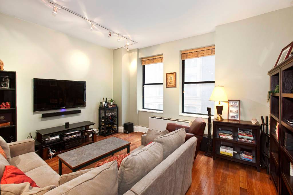 Beautiful Two Bedroom * High Ceilings * Plenty Of Closets ** Over 1000SQFT * Gym,Doorman,Rooftop,BikeRoom * Great Price and Layout * Financial District