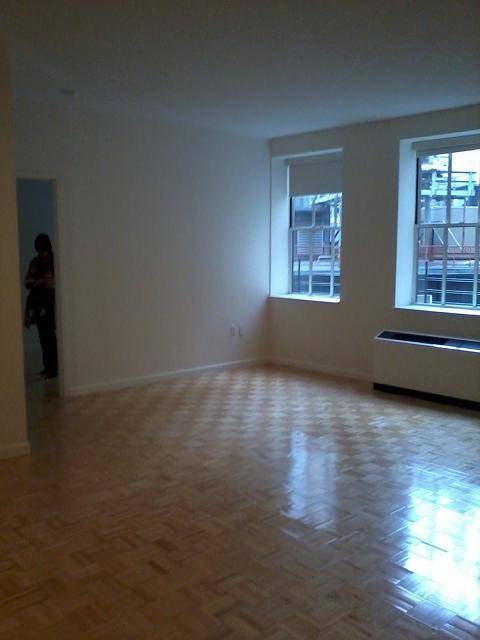 DON'T MISS !!!NO FEE!! CNV.4BDR !!!STEPS FROM STOCK EXCHANGE/WALL st/South street Sea port/Subway
