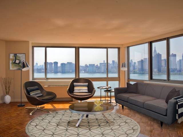 Spacious 2 Bedroom with Manhattan Views in the Avalon LIC