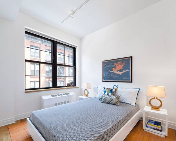 Spacious & Cozy 1BED/1BATH apartment in Dumbo** W/D in unit--IMMEDIATE