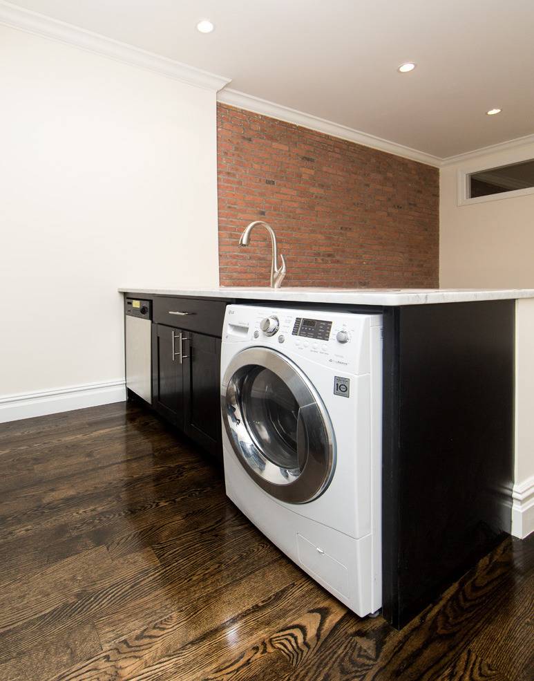 *JUST LISTED!  Two Bedroom in Midtown West + Washer Dryer*