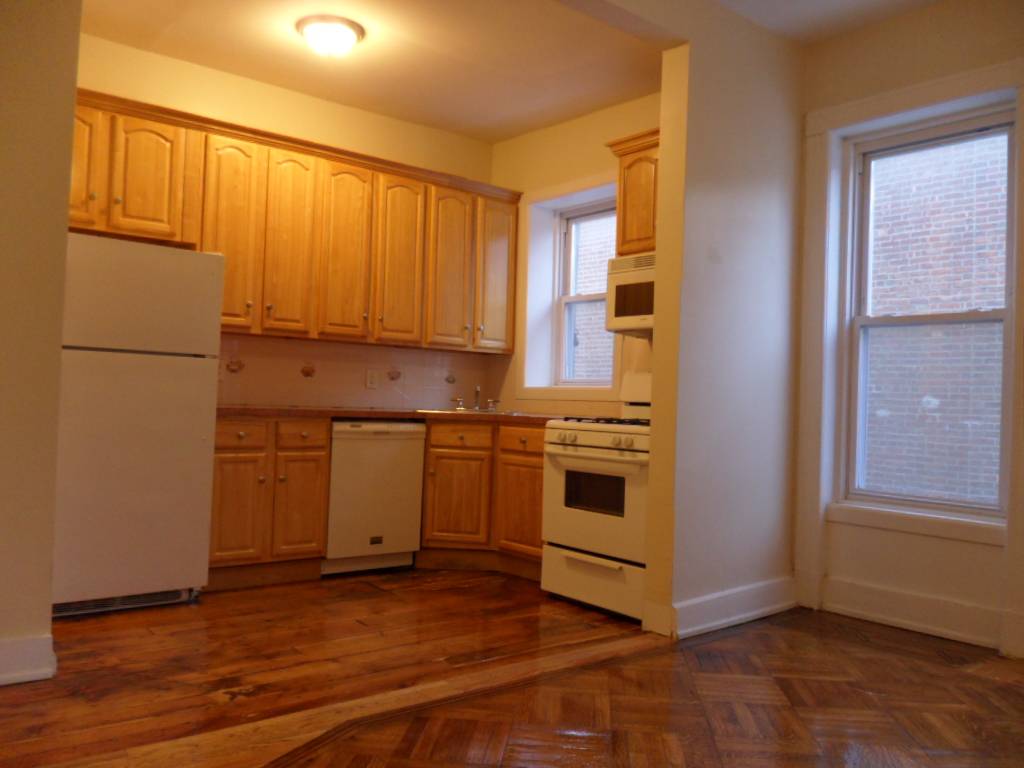 PRICE DROP++Spacious beautiful 4 bed, 2 full bath in Prime Bedstuy, DON'T MISS THIS DEAL!! ++ NO FEE ++