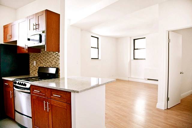 Great Share by Herald Square ~ Real Walls Allowed ~ Lots of Amenities!