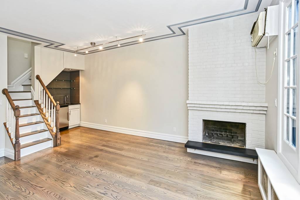 Gramercy Penthouse 2 Bed/2 Bath with Private Terrace