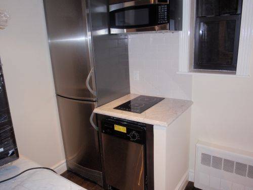 Meatpacking Elevator Studio w/ Laundry in Unit. No Fee.