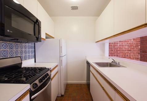 NO FEE STRIKING 3 BEDROOM APT**NICE FIREPLACE & PRIVATE TERRACE**W70th St/COLUMBUS AVE**
