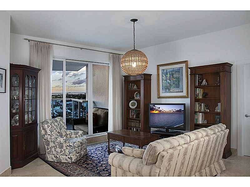 EXQUISITE PENTHOUSE WITH BAY & DOWNTOWN VIEWS IN THE LUXURIOUS RONEY PALACE-SOUTH BEACH