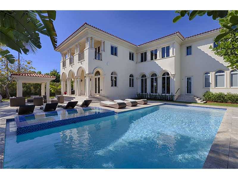 This 6BR/6+1BA - 6 BR House Bal Harbour Miami