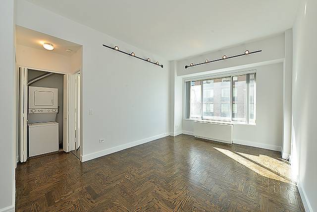 SPACIOUS 11ft ceilings with Hudson River Views, Washer/Dryer in the Apt. 1BR @ Trump Place 