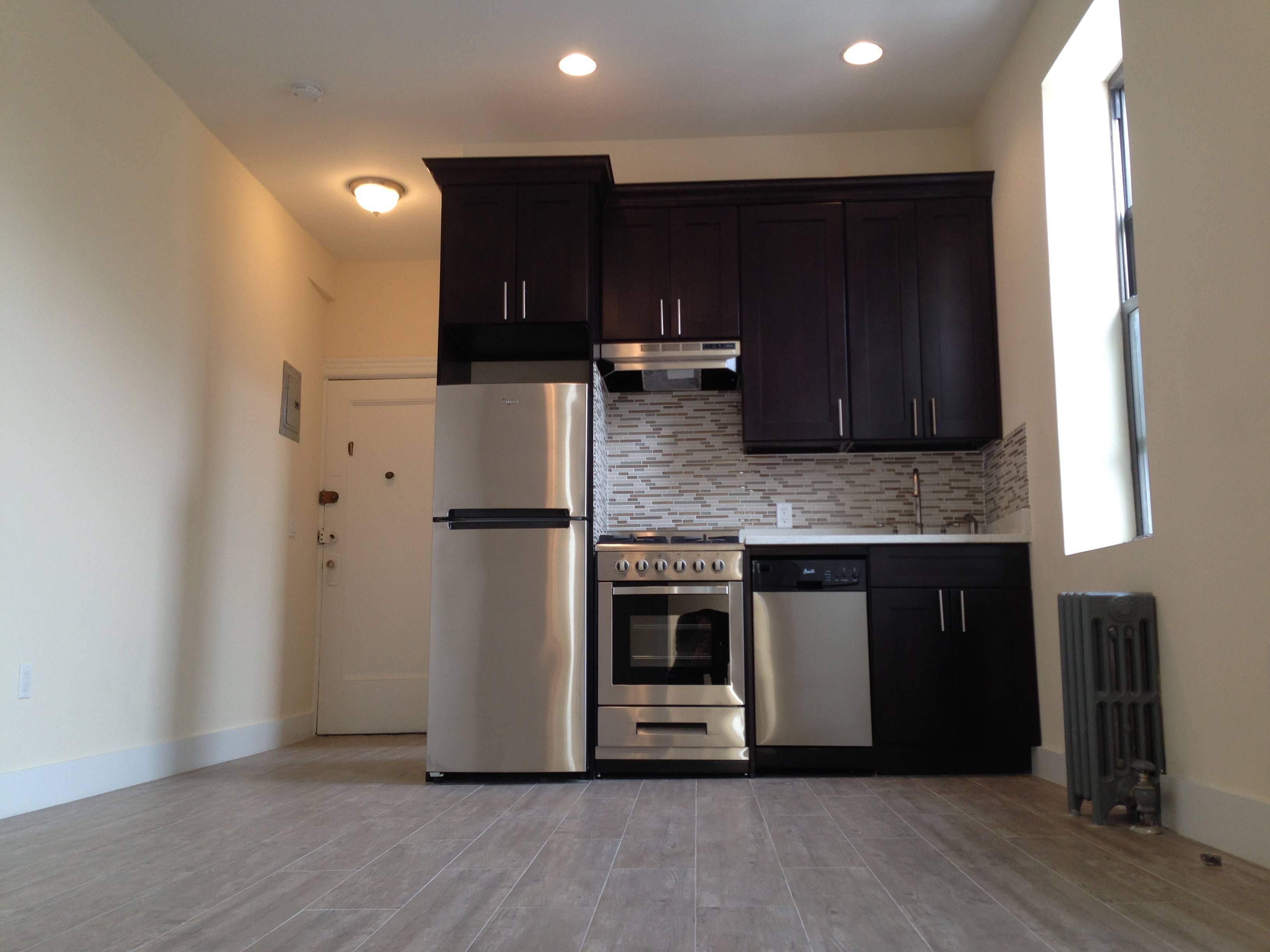 Astoria: Gut Renovated King Sized 1 Bedroom with Stainless Steel Appliances & Dishwasher