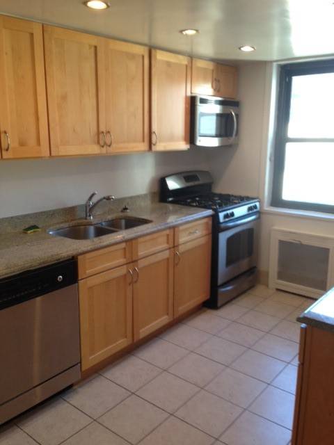 Renovated Convertible 4 Bed/2 Bath in Midtown East - $6,995 and NO FEE!