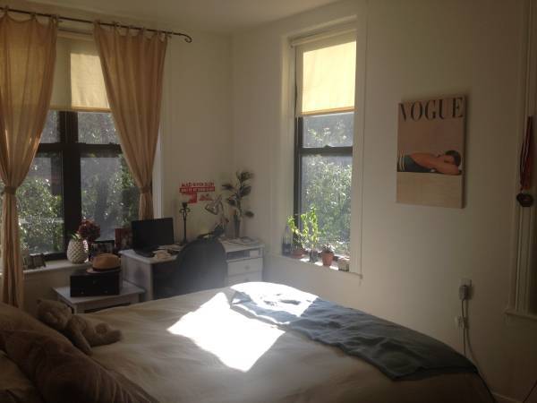 Bright and Sunny Pre-War 2 Bedroom in Chelsea!