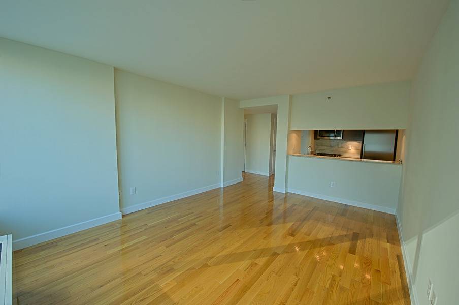 Dream 1 bed in doorman/elevator building with condo finishes in West Village / Lower Chelsea. 