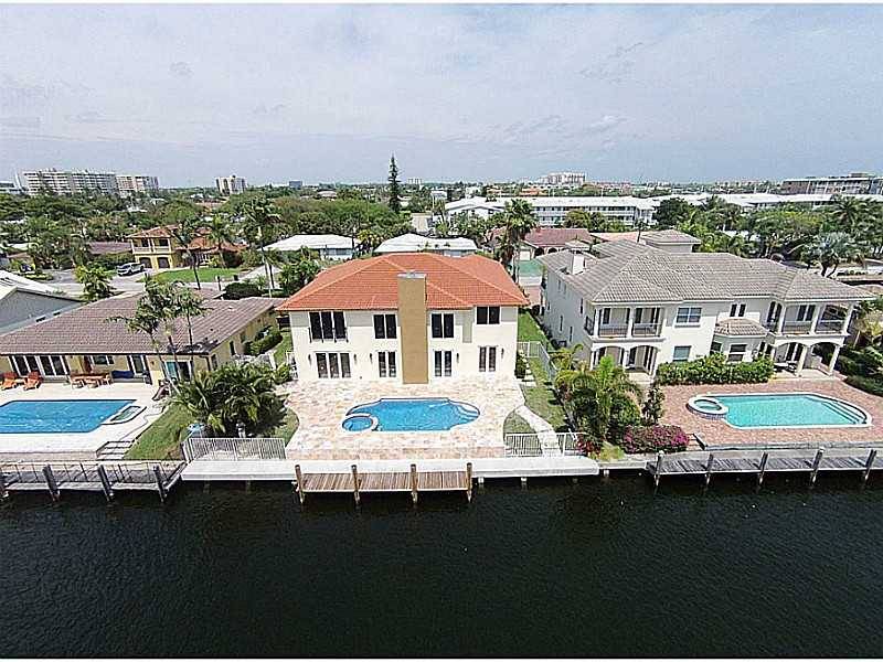 Amazing Waterfront Property - Deeded Dock - 80 feet water frontage - Outside swimming pool w/ jacuzzi - Large 5 bedrooms