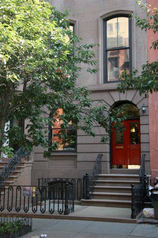 West Village quiet large one bedrooom apartment in cozy brownstone located by the water near Chelsea historic district 