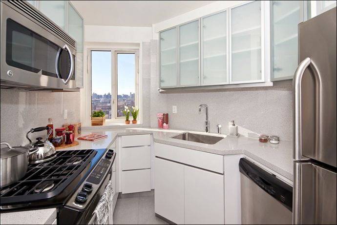 NO FEE-ALL UTILITIES INCLUDED--LARGE  BEDROOMS~UNION SQUARE~LUXURY~RENOVATED~STAINLESS STEEL APP~GYM~CONCIRGE~ACTUAL  PIX-FOR VIEWING 646 483 9492