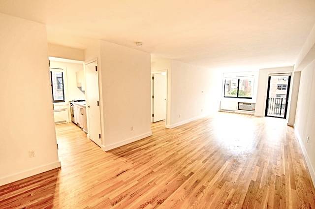 Great Flex 2 in the IDEAL Location ~ Balcony ~ W/D in Unit ~ Lots of Amenities ~ No Fee!