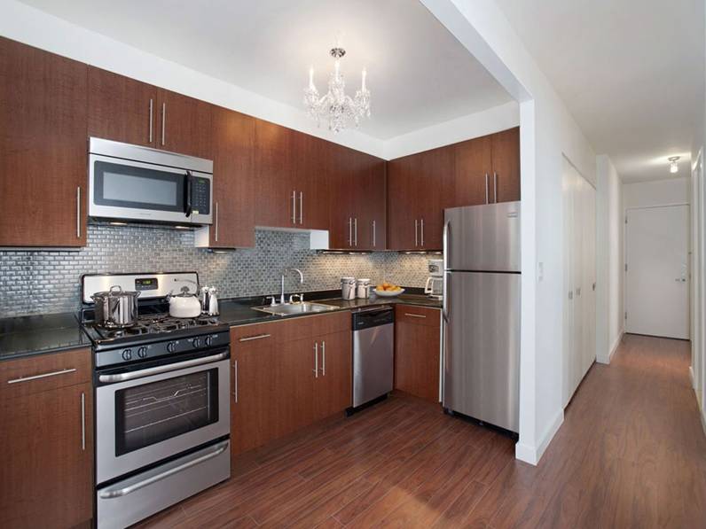 Financial District: Amazing Studio with N/W Views, Landscaped Sundeck and Valet Concierge!