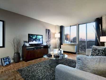 Midtown West, 1 Bedroom 1 Bath, Full Service Luxury Building, Dining Alcove, Balcony, SE View, Pool,  No Fee