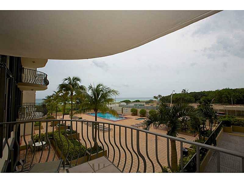 Beautiful Oceanfront - CHAMPLAIN TOWERS SOUTH 2 BR Condo Bal Harbour Miami