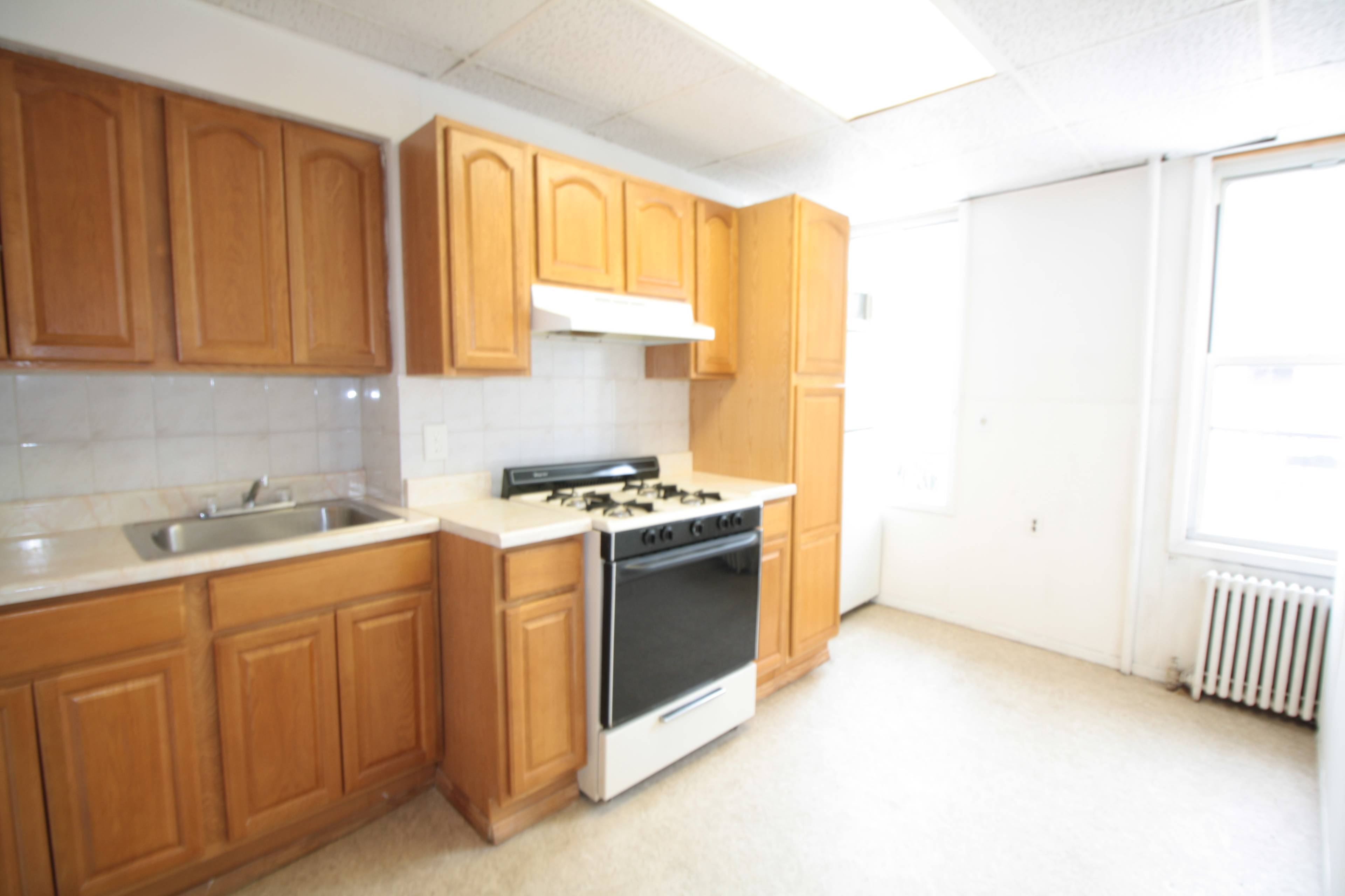 Spacious 1 bedroom apartment in Williamsburg, 2 blocks from the L-Train to Manhattan!