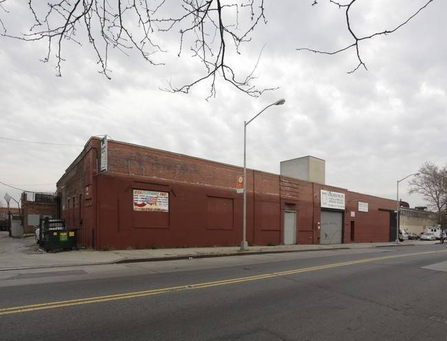 Williamsburg Commercial Building - Great Transportation Access - For Commercial, Retail or Industrial Use 